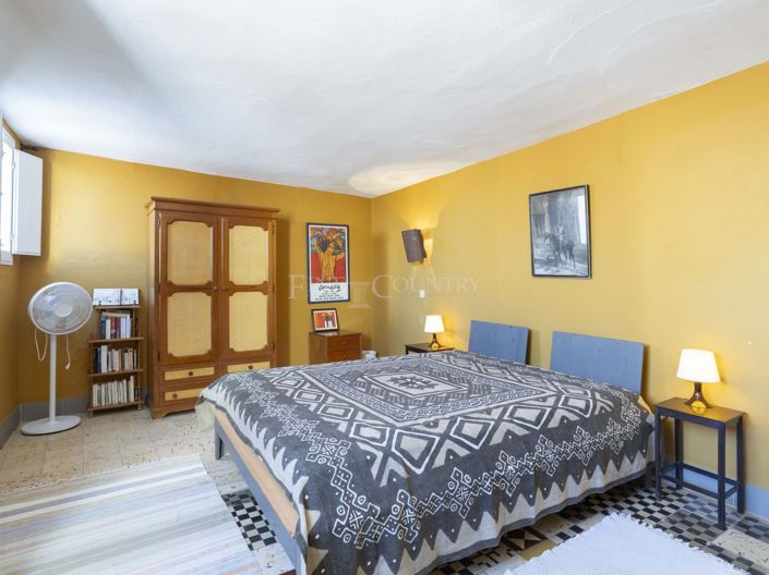 Image No.21-5 Bed Townhouse for sale