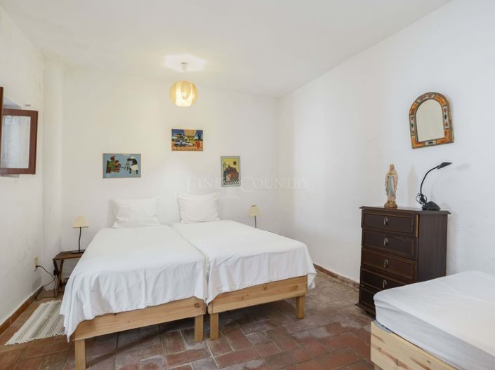 Image No.24-5 Bed Townhouse for sale