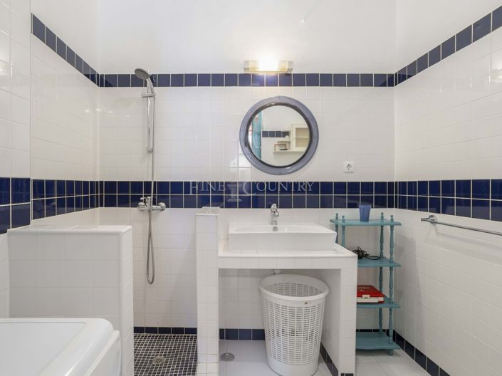 Image No.27-5 Bed Townhouse for sale