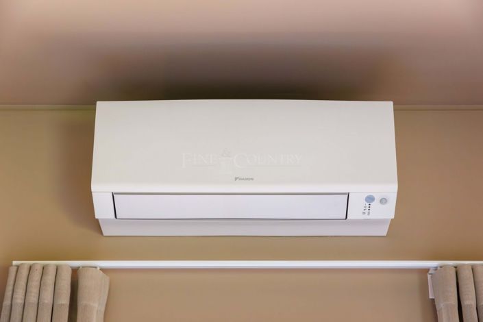 Image No.19-3 Bed Property for sale