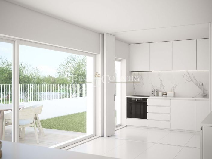 Image No.5-4 Bed Property for sale