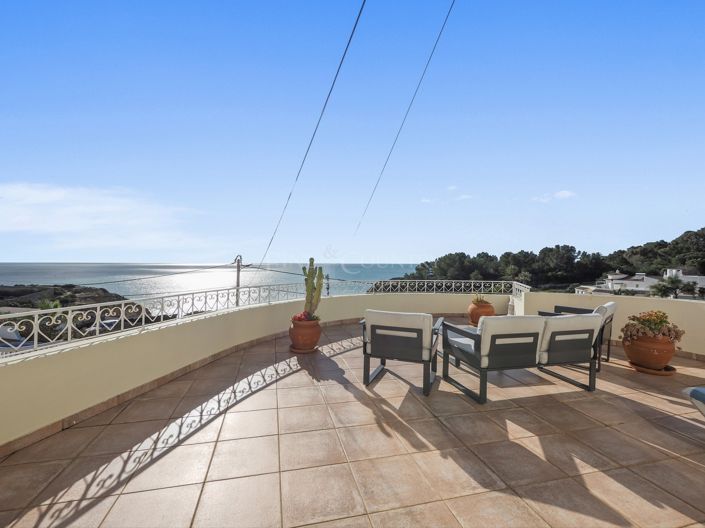 Image No.1-4 Bed Property for sale