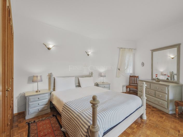 Image No.22-4 Bed Property for sale