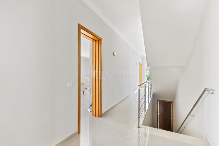 Image No.20-4 Bed Property for sale