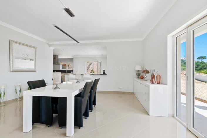 Image No.5-4 Bed Property for sale