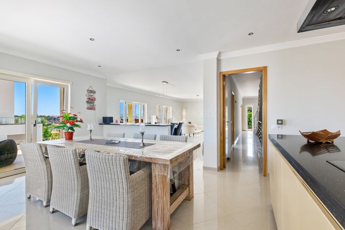 Image No.6-4 Bed Property for sale