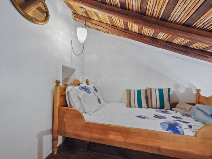 Image No.16-3 Bed Property for sale