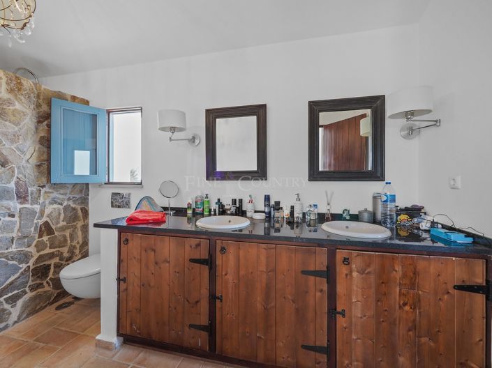 Image No.19-3 Bed Property for sale