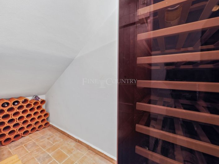 Image No.31-3 Bed Property for sale