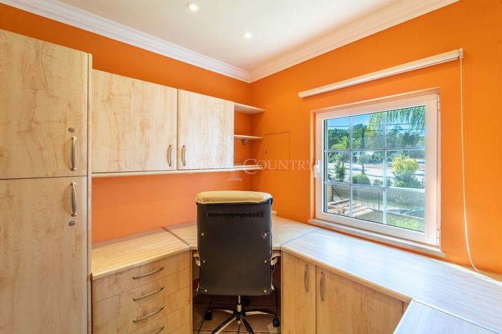 Image No.22-4 Bed Property for sale