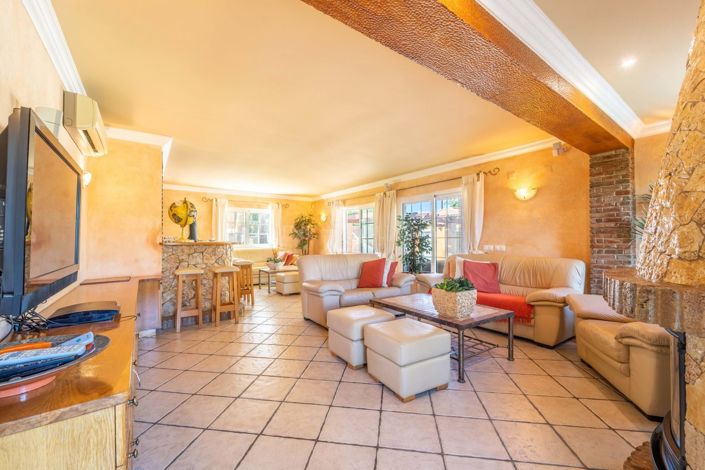 Image No.30-4 Bed Property for sale