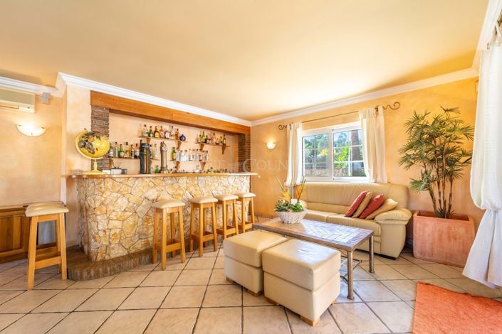 Image No.32-4 Bed Property for sale