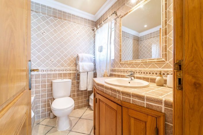 Image No.34-4 Bed Property for sale