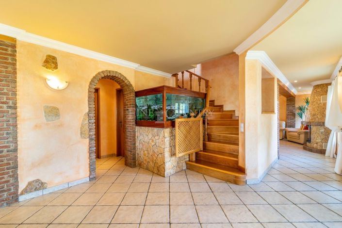 Image No.38-4 Bed Property for sale