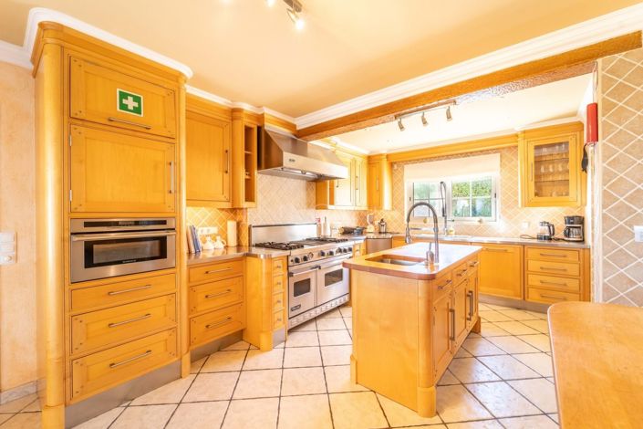 Image No.42-4 Bed Property for sale