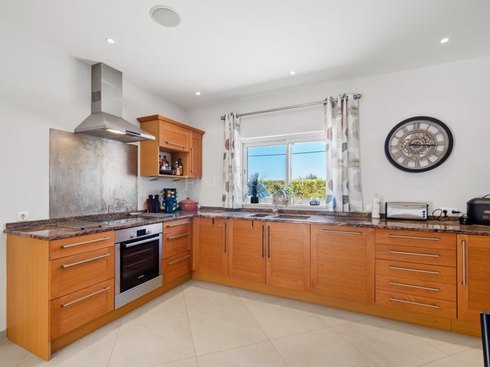 Image No.17-4 Bed Property for sale