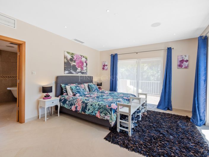 Image No.21-4 Bed Property for sale