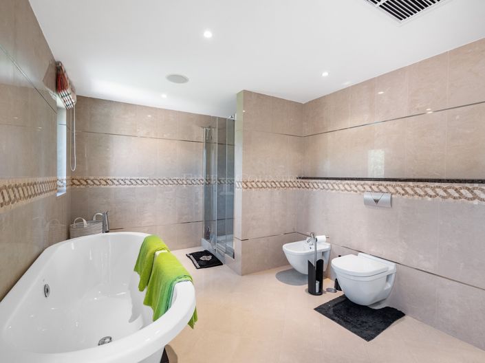 Image No.24-4 Bed Property for sale