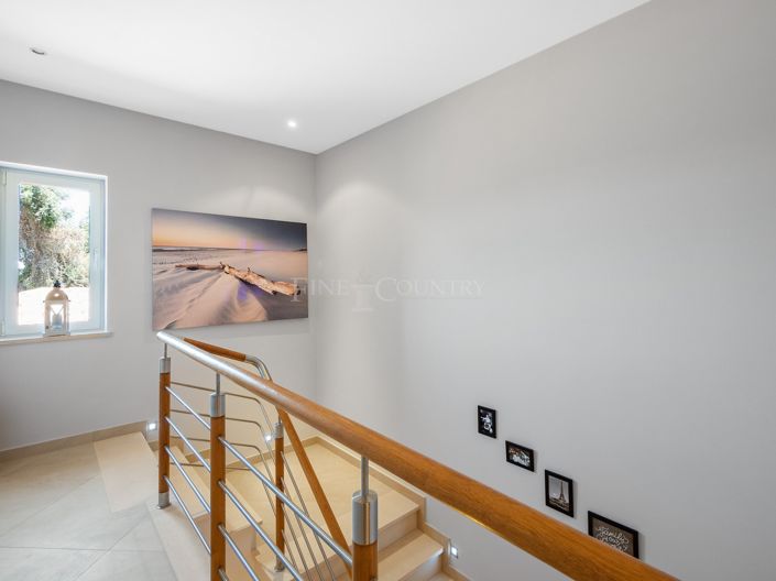 Image No.26-4 Bed Property for sale