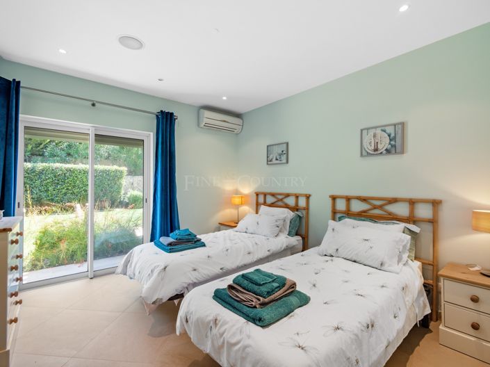 Image No.30-4 Bed Property for sale