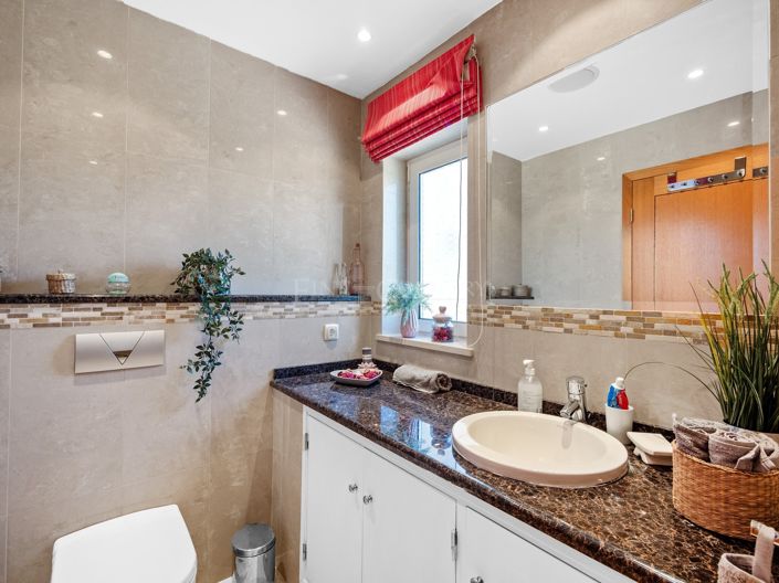 Image No.32-4 Bed Property for sale