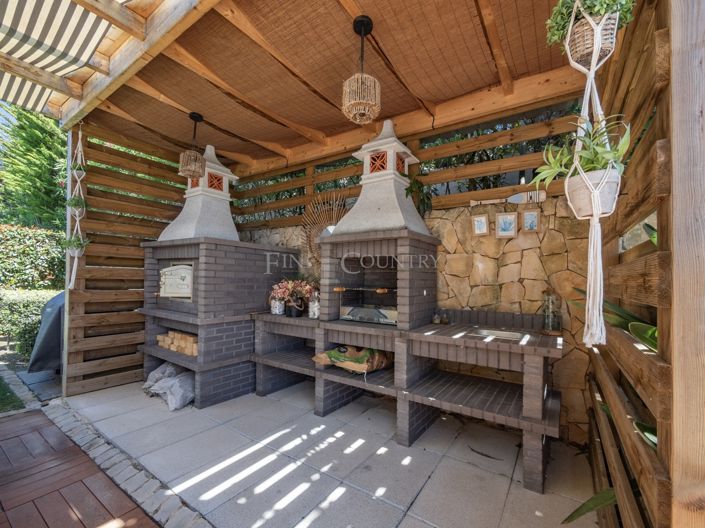 Image No.9-4 Bed Property for sale