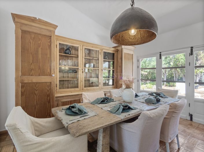 Image No.11-4 Bed Property for sale