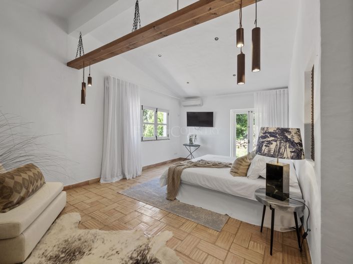 Image No.25-4 Bed Property for sale