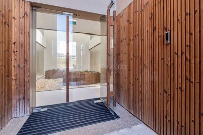 2104-126860-b952a8cbdbc2fd66601ce91bb265b9cce