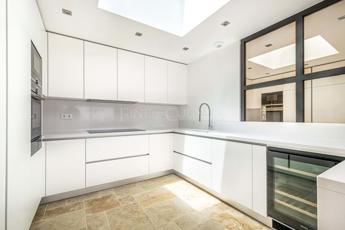 Image No.7-4 Bed Property for sale