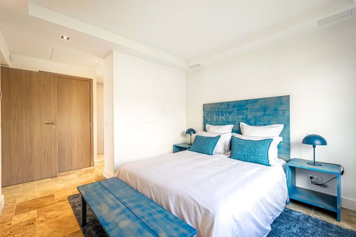 Image No.4-4 Bed Property for sale