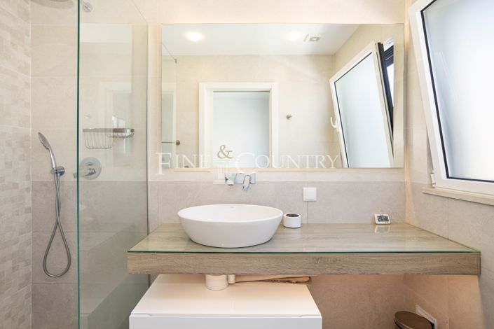 Image No.24-3 Bed Townhouse for sale