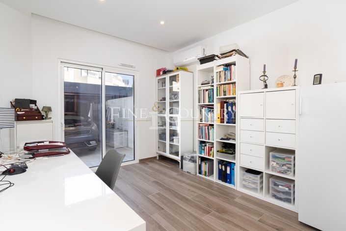 Image No.31-3 Bed Townhouse for sale