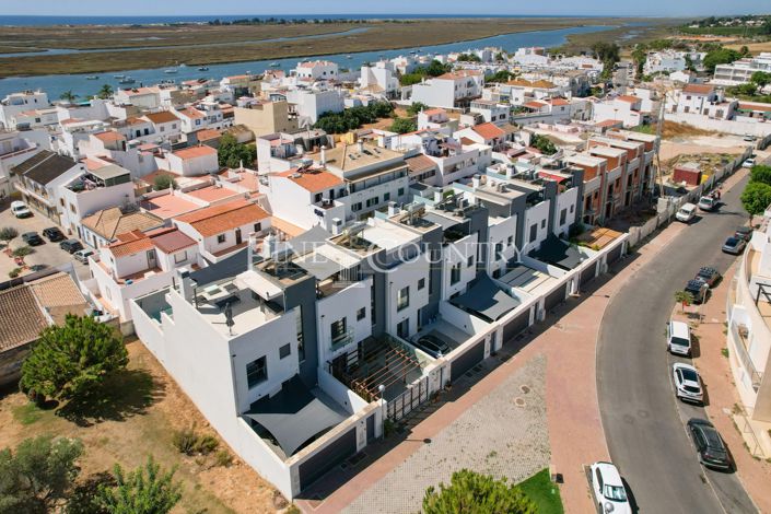 Image No.33-3 Bed Townhouse for sale