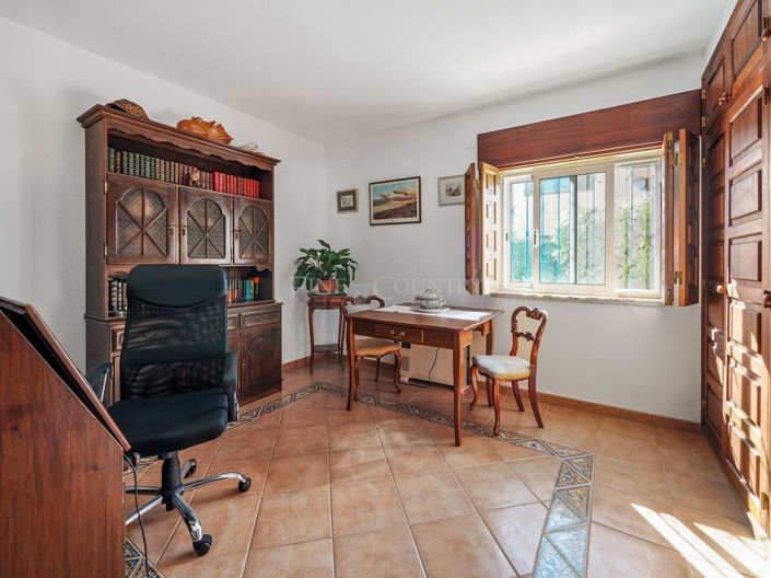 Image No.13-5 Bed Property for sale