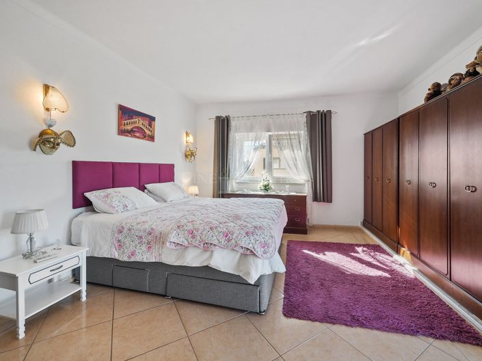 Image No.15-5 Bed Property for sale