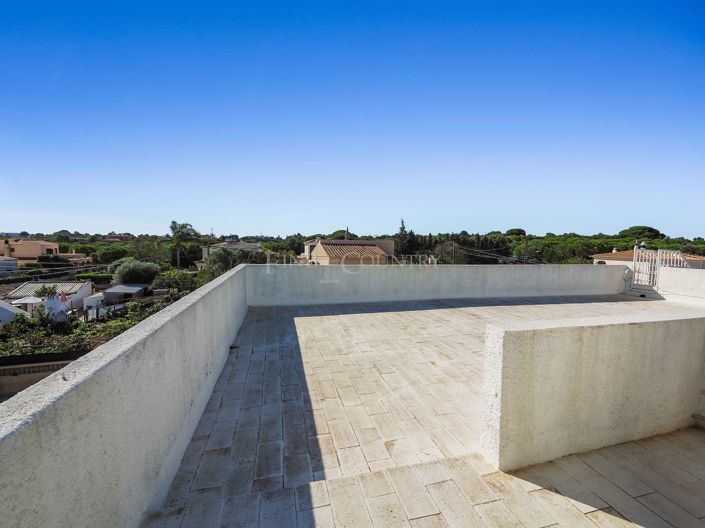 Image No.25-5 Bed Property for sale