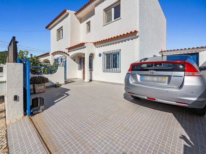 Image No.36-5 Bed Property for sale