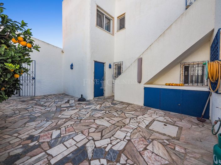 Image No.39-5 Bed Property for sale