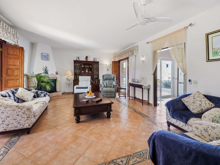 Image No.6-5 Bed Property for sale