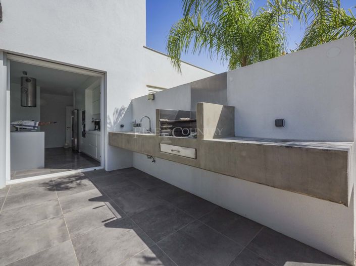 Image No.40-3 Bed Property for sale