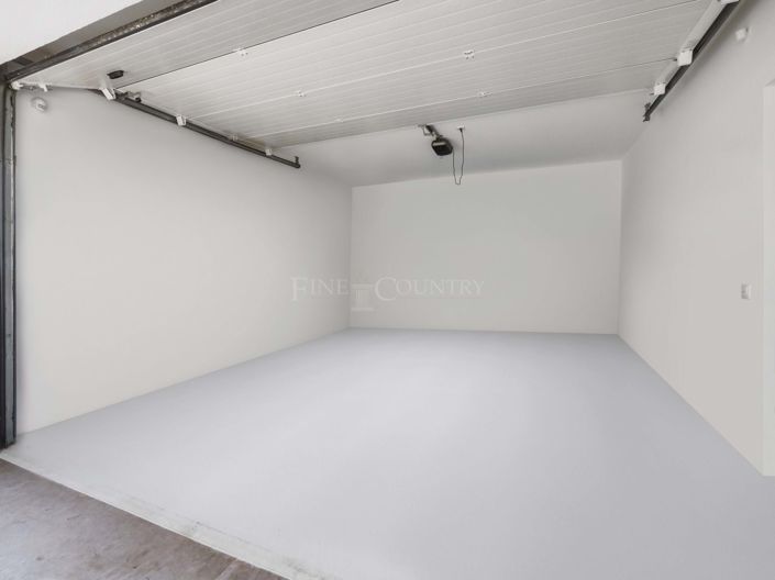 Image No.44-3 Bed Property for sale