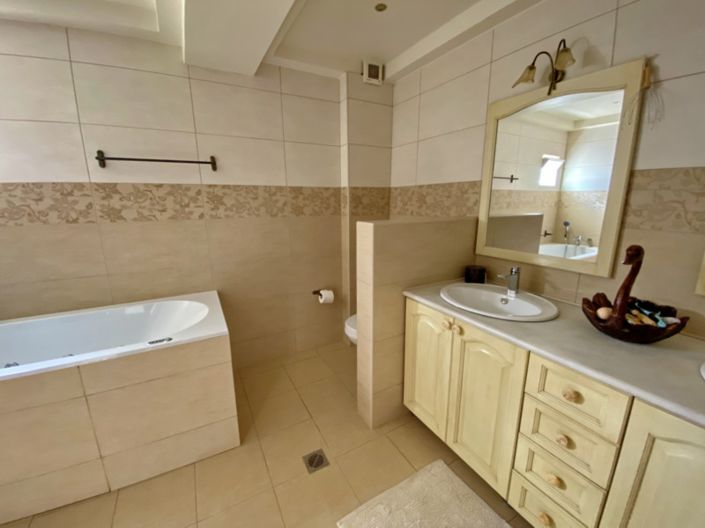 Image No.11-4 Bed House for sale