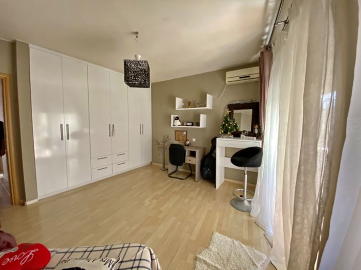 Image No.13-4 Bed House for sale