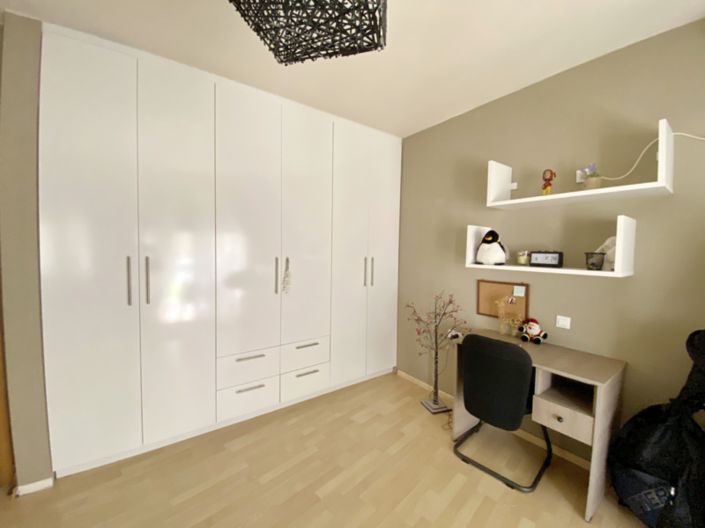 Image No.14-4 Bed House for sale