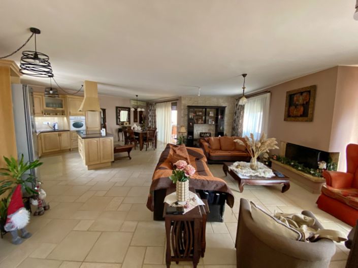 Image No.2-4 Bed House for sale