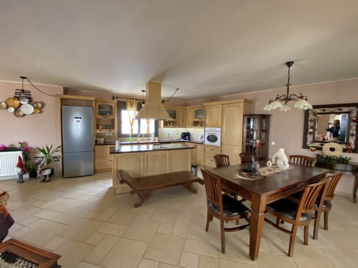 Image No.3-4 Bed House for sale