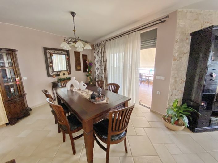 Image No.5-4 Bed House for sale