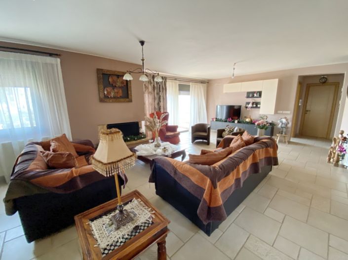 Image No.6-4 Bed House for sale