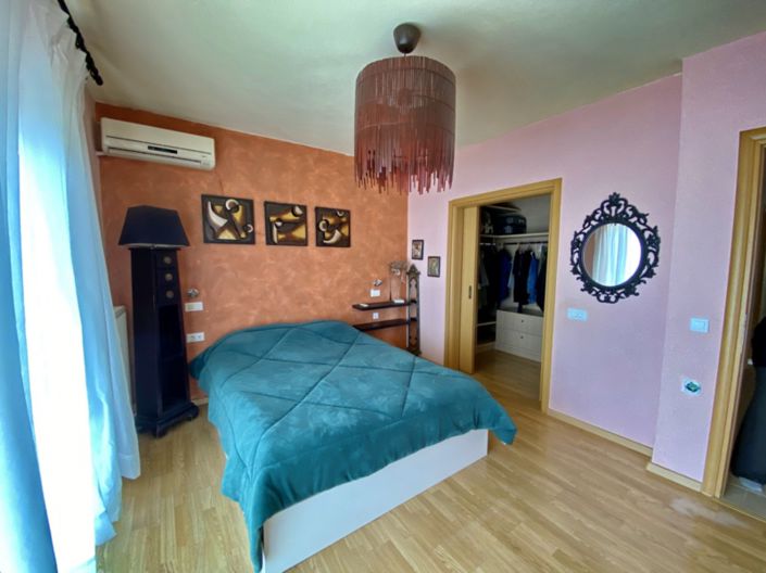 Image No.9-4 Bed House for sale